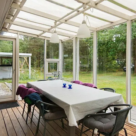 Four-bedroom Holiday In 19 *