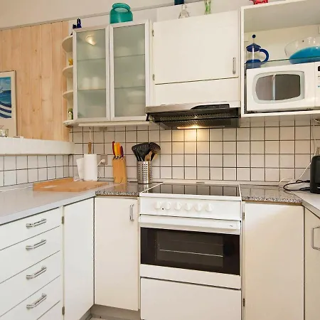 Four-bedroom Holiday In 19 *