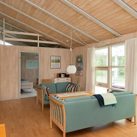 펜션 Four-bedroom Holiday In 19