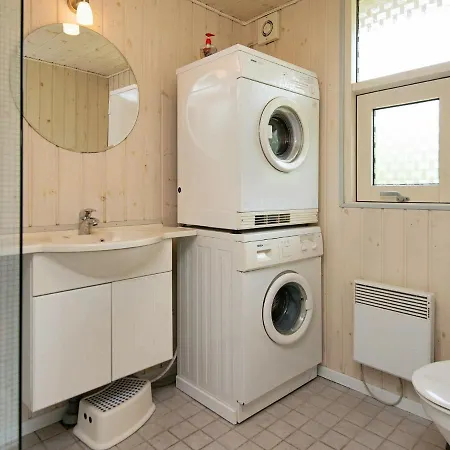 Four-bedroom Holiday In 19